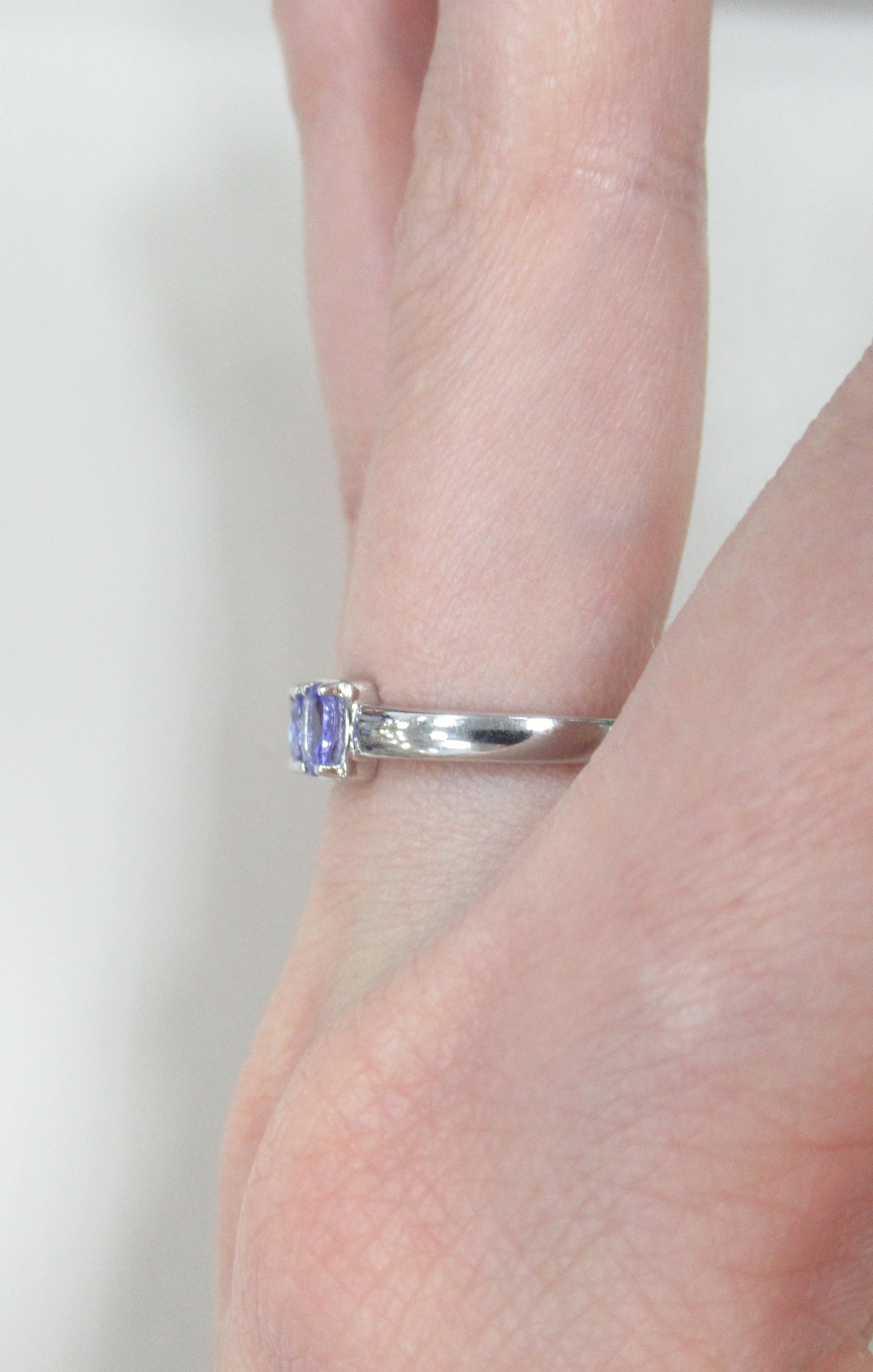 Серебряное кольцо с танзанитами